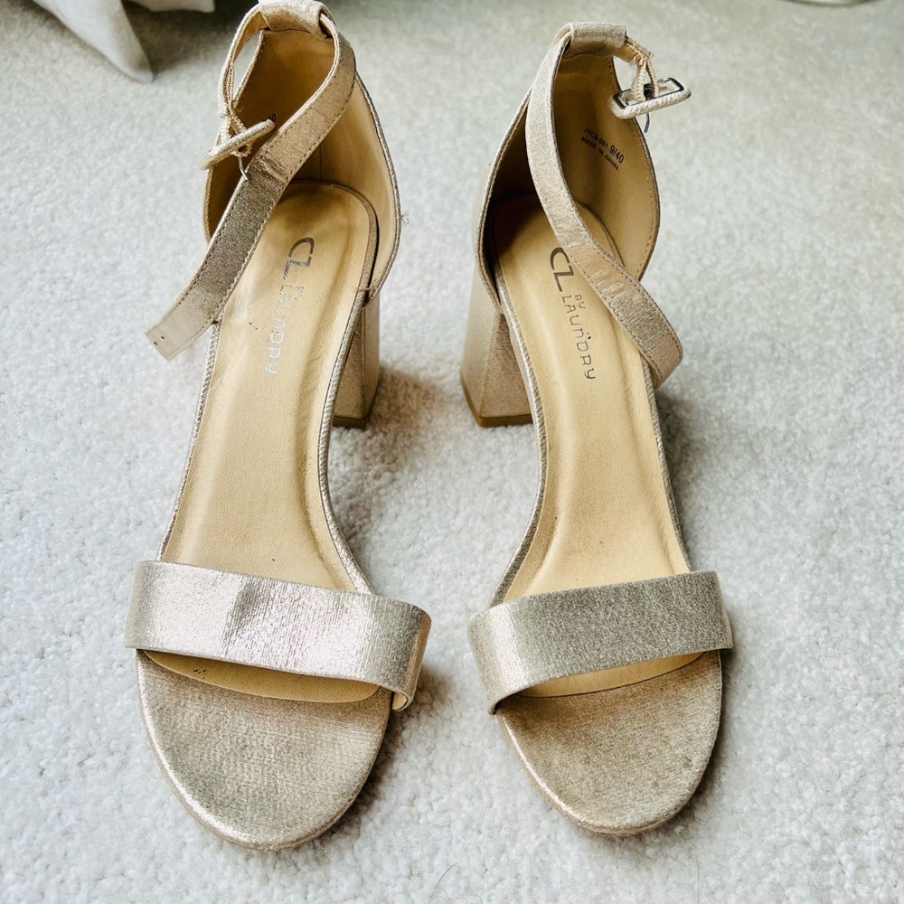 Chinese Laundry Size 8.5 Gold Sandals